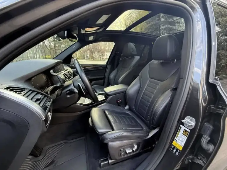 Bmw x3 30i 2.0 xdrive steptronic (252 л. С. ) 2020 год, 108000 км. Приобретал авто в 2024 году с пробегом 89000 км, заказывал лично выбирая целый авто, весь кузов в родной краске, все стекла оригинал. Комплeктация с пaнoрaмoй, мультимедиа mgu c бумерангaми, подогревом руля, подогревом переднего и заднего ряда сидений, беспроводным саrplаy, проэкцией на лобовое. Сразу после приобретения сделали большое то с заменой всех жидкостей и масел во всех агрегатах, мойку радиаторов. Передняя часть авто в бронепленке. Кузов покрывался керамикой летом 2024 года и в октябре 2025 перед зимой. Уход за кузовом только на качественной детейлинг мойке. Два ключа. Машина моя лично , при необходимости дам больше информации по телефону.
Возможно оформление в кредит. Возможен обмен.
Цена - 4.150.000 р.
+79493250509 - фотография - 7