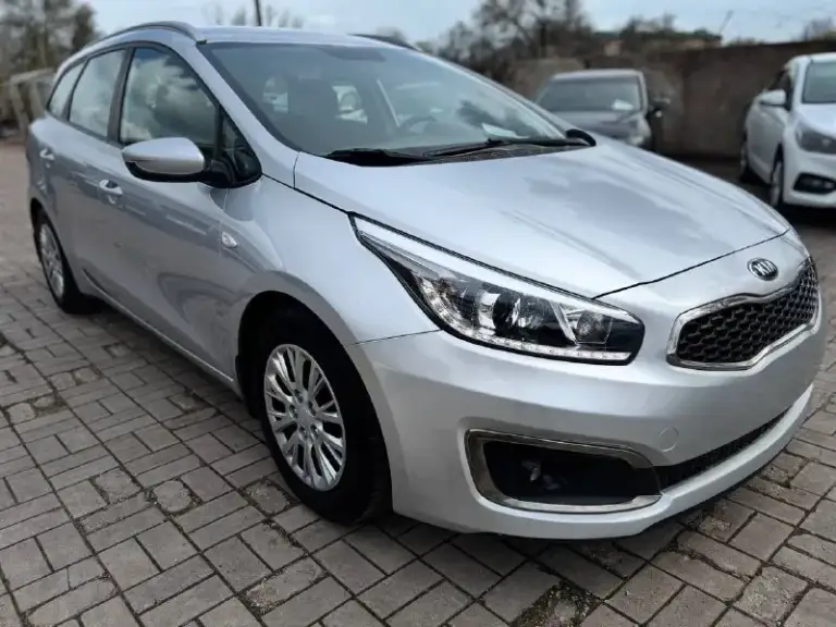 🚘Марка:kia ceed
⚙️Двигатель: 1.4cdi
⛽️Вид топлива:дизель
Кпп: механика
Кузов:универсал
Пробег: 184т км
📅Год выпуска: 2018
💰Цена: 1.390.000
•Усилитель руля.
•4 Эл стеклоподъёмника
•Мультимедиа usb aux bluetooth
•Мультируль
•Круиз контроль
Один владелец
Все стекла родные!
Авто в отличном состоянии! В родном окрасе!
Продажа возможна :
Наличный расчет✅
Безнал✅
Кредит✅
Обмен на ваш авто✅
Звонки по номеру
☎️
+79495111156
Находимся по адресу 📍г. Мариуполь
Ул. Макара мазая 41
С 10 до18 - фотография - 1