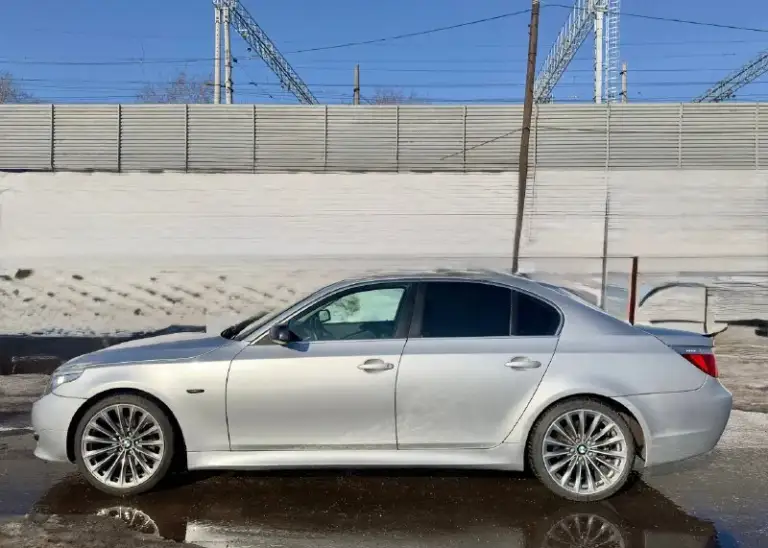 Продам бмв е60 530хі
2006 Г
N52b30, автомат.
Авто без изъянов в автотеке, без дтп и расчетов, 4 владельца ✅✅✅.
Выглядит достойно, полный м пакет, колеса р19 оригинал ковка на отличной зиме, фонари от рестайлинг, спойлер на крышке багажника м м м
Комплектация жир 🔥🔥🔥сиденья ломайки, проекция, подогревы всех сидений и руля, люк, спорт руль, задняя полусфера со шторками.
Технически на полном и уверенном ходу, ездит отлично!
Документы без проблем, полный комплект.
Цена:1 050 000 т. Р обмен
Тел:+79495061011
Телег:+79493930757
📞 🇷🇺 Звоните: +79495061011 - фотография - 4