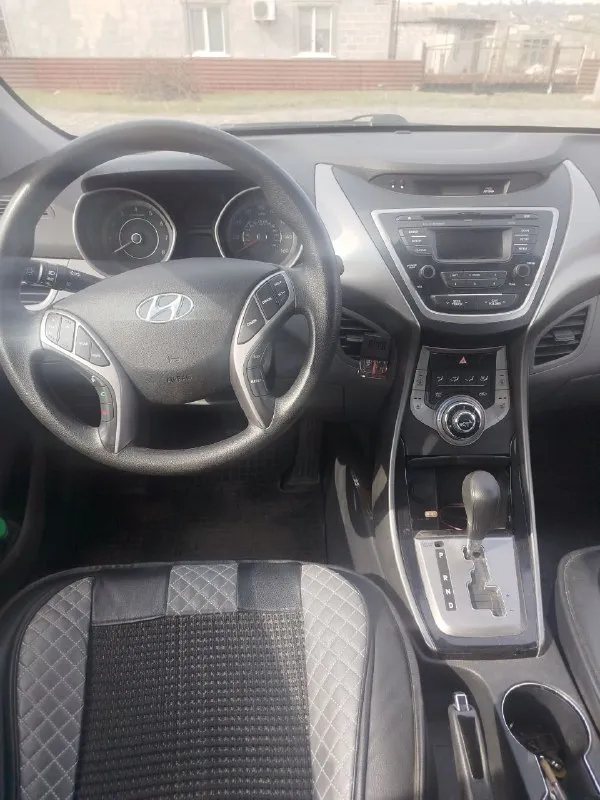 Продам хундай элантра 2013г. Америка. Двигатель 1.8 коробка автомат. Пробег 90миль или145000.менялся капот и бампер безопасность вся целая. Есть косяки по кузову в виде сколов и царапин на этом уступлю. Цена 1100000р
+79497138722 - фотография - 7