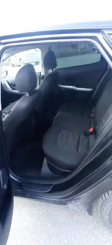 Киа сид 2014 года. 900₽ донецк. Авто не такси, не каршеринг, при осмотре покажем автотеку. Отличное состояние, машина вся обслужена. По мотору и кузову проблем нет. Двигатель работает отлично, без лишних шумов. Кпп 6 ст механика, расход очень маленький. Резвый и надёжный автомобиль. Все стекла заводские, включая лобовое. Салон отличный, без дефектов. Кондиционер работает. Продажа от собственника. +79494850271 - фотография - 9