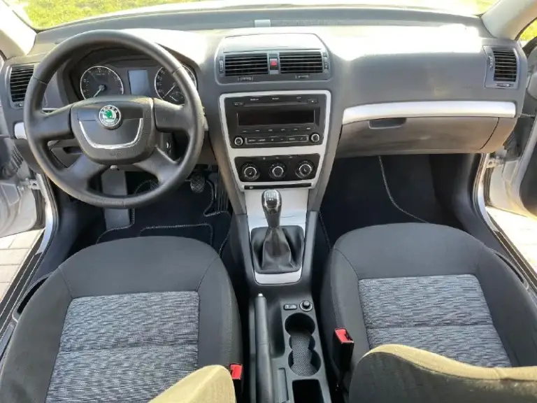 🔥Skoda octavia 🔥
В шикарном состоянии!
✅Куплена в салоне в 2011г
✅Кузов универсал
✅Мотор 1.6
✅Бензиновый мрi (атмосферный)
✅Коробка механика 5ст.
✅Передний привод
✅Пробег 269.000 тыс. Км
✅2 Хозяин
✅Автотека зелень

✅Сигнализация
✅Разъемы под aux usb
✅Разъем 12v
✅Магнитола
✅Парктроник

🔥В подарок новому владельцу 🔥

✅Полный бак топлива
✅Зимние шины на дисках
✅Диагностическая карта (тех осмотр)
✅ Полное сопровождение и оформление в мрэо🔥

Донецк стоимость 955.000₽
Тел. +7949-50-800-60 - фотография - 3