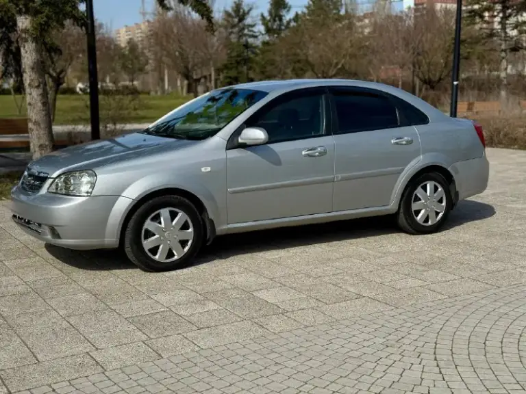 🚙Марка: chevrolet lacetti
⚙️Двигатель:1.6
⛽️Вид топлива:бензин
📅Год выпуска:2008
💴Цена:565.000.руб(торг-обмен)
🗺️Пробег:220.000 км
📦:Кпп :механика
Автомобиль в хорошем состоянии вложений никаких не требует кузов без нареканий жучков рыжиков нету салон в отличном состоянии не протёртый не прокуренный техническая часть на отлично недавно прошел полная то
По комплектации четыре стеклоподъемника электро зеркала датчик дождя датчик света
2 Комплект резины
Все остальные доп вопросы
📞 Звоните: на этом номер есть
+7 (949) 500-05-34 Есть telegram
📍•Город мариуполь - фотография - 3
