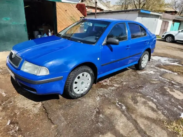 Продам шкода октавия тур 2006 г. В. , двигатель бензин 1,4 л, пробег 240 тыс. Км. Ржавчин и дырок нет. Авто владею 5 лет (посмотрите по документам), на все интересующие вопросы могу ответить. Плюсы авто в том, что он систематически нормально адекватно обслуживался, приятный расход 7 литров летом, 8 зимой, 9 если на второй передаче всё время ехать. Минус только в том, что нет кондиционера. Естественно есть возрастный сколы, царапки. Два комплекта резины 2 ключа. Цена 550 с небольшим торгом. Смотреть в макеевке
Тел 7949 525 73 22 - фотография - 1