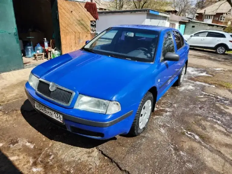 Продам шкода октавия тур 2006 г. В. , двигатель бензин 1,4 л, пробег 240 тыс. Км. Ржавчин и дырок нет. Авто владею 5 лет (посмотрите по документам), на все интересующие вопросы могу ответить. Плюсы авто в том, что он систематически нормально адекватно обслуживался, приятный расход 7 литров летом, 8 зимой, 9 если на второй передаче всё время ехать. Минус только в том, что нет кондиционера. Естественно есть возрастный сколы, царапки. Два комплекта резины 2 ключа. Цена 550 с небольшим торгом. Смотреть в макеевке
Тел 7949 525 73 22 - фотография - 2