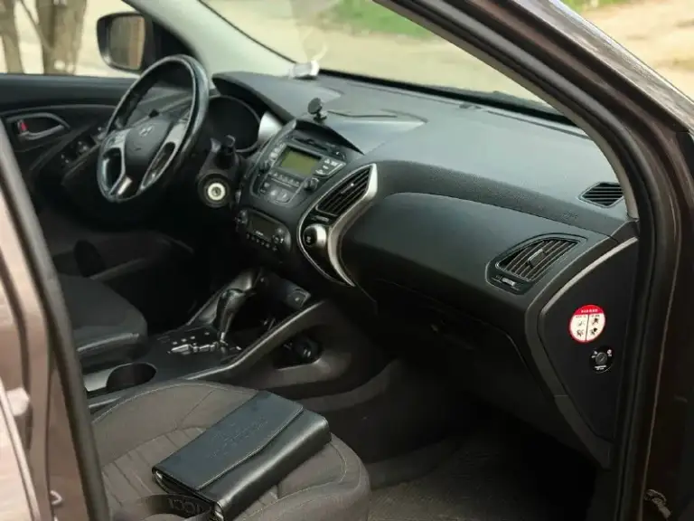 В продаже hyundai айх 35 рейстаилинг год выпуска 2014 кузов в заводском метале мотор 2.0 бензин мотор работает идеально без посторонних звуков коробка самый простой и надежный автомат asin ходовая часть полностью обслужена по электронной части все работает два комплекта колёс два ключа цена за даный автомобиль 1 420 000 не большой торг номер телефона +79494661201
📞 Звоните: +7(949)4661201 - фотография - 1