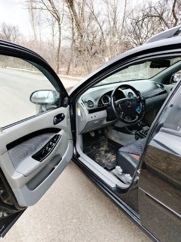 Chevrolet lacetti 2011, 1.6 мкпп, 168 000 км
Надёжный, ухоженный автомобиль в достойном состоянии.
Пробег: оригинальный!
Автомобиль эксплуатировался бережно и своевременно обслуживался.
• Сервисная книжка
• 2 Комплекта ключей
• Недавно выполнено то: замена масла двигателя, масла в кпп и всех фильтров
Техническое состояние:
• Двигатель работает ровно и тихо, без посторонних шумов
• Не дымит, не троит
• Коробка передач переключает чётко, без хрустов и посторонних звуков
Кузов и салон:
• Кузов в отличном состоянии, металл, герметики родные, без коррозии
• Салон чистый, аккуратный и ухоженный
• Вместительный багажник
• Заводские рейлинги на крыше
Оснащение:
• Климат-контроль
• Abs
• 4 Стеклоподъёмника,
Электрозеркала
• Сигнализация starline с автозапуском
• Android мультимедиа
• Камера заднего вида
• Парктроник
Автомобиль технически исправен и полностью готов к эксплуатации.
Документы в порядке
620000Р
+79493625838
Макеевка
📲 Tg: @sawtec
📞 Звоните: +7(949)3625838 - фотография - 4