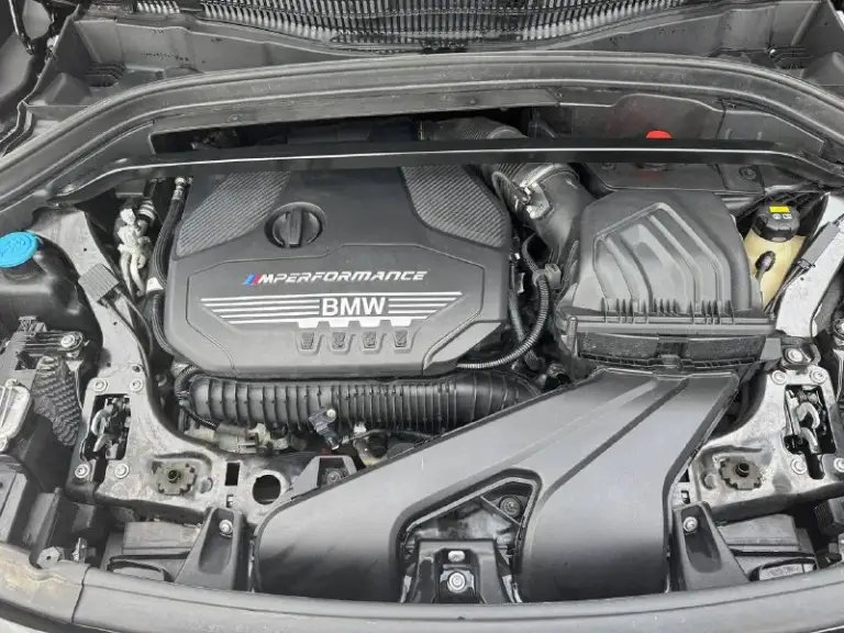 Bmw x2m35i. 306 л. С.

Год выпуска: 2020.
Пробег: 73000 км.
Стоимость: 3 690 000 руб.

Автомобиль куплен у официального дилера bmw в германии.
Машина в идеальном состоянии.
Автомобиль представляет собой уникальный сплав полноприводного кроссовера, с увеличенным дорожным просветом и спортивного автомобиля, с невероятной динамикой.
Машина в максимальной комплектации, включая спортивные ковшеобразные сидения, проекцию на лобовое стекло, панорамную крышу, кованные диски r20 и т. Д.
Автомобиль в абсолютно заводском состоянии, безо всякого чип-тюнинга и т. Д.
Имеется вся история обслуживания.
Все органы и системы исправны и работают также, как на новой машине.
Невероятно мощный, быстрый и универсальный автомобиль.

Тел: +7 949 484 29 53 - фотография - 10