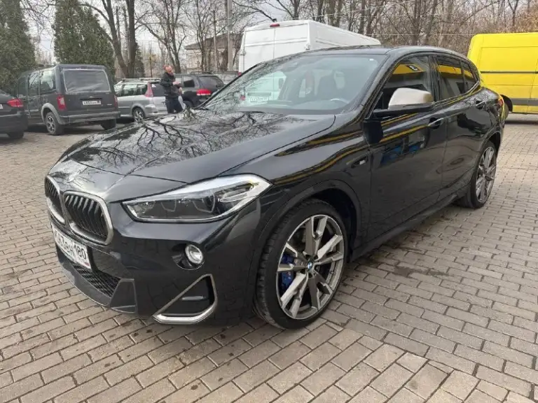 Bmw x2m35i. 306 л. С.

Год выпуска: 2020.
Пробег: 73000 км.
Стоимость: 3 690 000 руб.

Автомобиль куплен у официального дилера bmw в германии.
Машина в идеальном состоянии.
Автомобиль представляет собой уникальный сплав полноприводного кроссовера, с увеличенным дорожным просветом и спортивного автомобиля, с невероятной динамикой.
Машина в максимальной комплектации, включая спортивные ковшеобразные сидения, проекцию на лобовое стекло, панорамную крышу, кованные диски r20 и т. Д.
Автомобиль в абсолютно заводском состоянии, безо всякого чип-тюнинга и т. Д.
Имеется вся история обслуживания.
Все органы и системы исправны и работают также, как на новой машине.
Невероятно мощный, быстрый и универсальный автомобиль.

Тел: +7 949 484 29 53 - фотография - 3