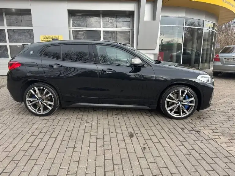 Bmw x2m35i. 306 л. С.

Год выпуска: 2020.
Пробег: 73000 км.
Стоимость: 3 690 000 руб.

Автомобиль куплен у официального дилера bmw в германии.
Машина в идеальном состоянии.
Автомобиль представляет собой уникальный сплав полноприводного кроссовера, с увеличенным дорожным просветом и спортивного автомобиля, с невероятной динамикой.
Машина в максимальной комплектации, включая спортивные ковшеобразные сидения, проекцию на лобовое стекло, панорамную крышу, кованные диски r20 и т. Д.
Автомобиль в абсолютно заводском состоянии, безо всякого чип-тюнинга и т. Д.
Имеется вся история обслуживания.
Все органы и системы исправны и работают также, как на новой машине.
Невероятно мощный, быстрый и универсальный автомобиль.

Тел: +7 949 484 29 53 - фотография - 4