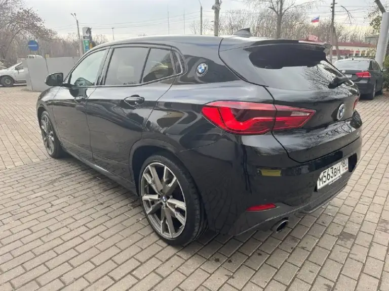 Bmw x2m35i. 306 л. С.

Год выпуска: 2020.
Пробег: 73000 км.
Стоимость: 3 690 000 руб.

Автомобиль куплен у официального дилера bmw в германии.
Машина в идеальном состоянии.
Автомобиль представляет собой уникальный сплав полноприводного кроссовера, с увеличенным дорожным просветом и спортивного автомобиля, с невероятной динамикой.
Машина в максимальной комплектации, включая спортивные ковшеобразные сидения, проекцию на лобовое стекло, панорамную крышу, кованные диски r20 и т. Д.
Автомобиль в абсолютно заводском состоянии, безо всякого чип-тюнинга и т. Д.
Имеется вся история обслуживания.
Все органы и системы исправны и работают также, как на новой машине.
Невероятно мощный, быстрый и универсальный автомобиль.

Тел: +7 949 484 29 53 - фотография - 6