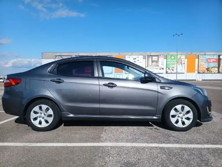 Продам kia rio 3 2013 г. В. , 1.4, 6ст мкпп. Авто в отличном техническом и косметическом состоянии, без дтп. Покупалась в салоне, за все время эксплуатации один владелец, пробег абсолютно реальный. Двигатель работает идеально, замена масла каждые 7-8 тыс. Км, масло не расходует ни капли. Заводская 5ст мкпп была заменена на оригинальную 6ст мкпп, чем уменьшили нагрузку на двигатель, работает идеально (с 5ст не сравнить). В салоне не курили, чистый и ухоженный. От авто не избавляюсь, торг обоснованный присутствует. Цена 1 000 000₽. Тел: +79496119159 всем удачных покупок и продаж!!! - фотография - 4