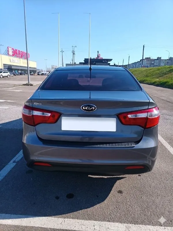 Продам kia rio 3 2013 г. В. , 1.4, 6ст мкпп. Авто в отличном техническом и косметическом состоянии, без дтп. Покупалась в салоне, за все время эксплуатации один владелец, пробег абсолютно реальный. Двигатель работает идеально, замена масла каждые 7-8 тыс. Км, масло не расходует ни капли. Заводская 5ст мкпп была заменена на оригинальную 6ст мкпп, чем уменьшили нагрузку на двигатель, работает идеально (с 5ст не сравнить). В салоне не курили, чистый и ухоженный. От авто не избавляюсь, торг обоснованный присутствует. Цена 1 000 000₽. Тел: +79496119159 всем удачных покупок и продаж!!! - фотография - 5