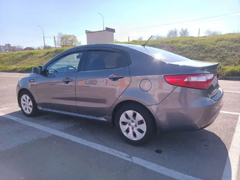 Продам kia rio 3 2013 г. В. , 1.4, 6ст мкпп. Авто в отличном техническом и косметическом состоянии, без дтп. Покупалась в салоне, за все время эксплуатации один владелец, пробег абсолютно реальный. Двигатель работает идеально, замена масла каждые 7-8 тыс. Км, масло не расходует ни капли. Заводская 5ст мкпп была заменена на оригинальную 6ст мкпп, чем уменьшили нагрузку на двигатель, работает идеально (с 5ст не сравнить). В салоне не курили, чистый и ухоженный. От авто не избавляюсь, торг обоснованный присутствует. Цена 1 000 000₽. Тел: +79496119159 всем удачных покупок и продаж!!! - фотография - 6