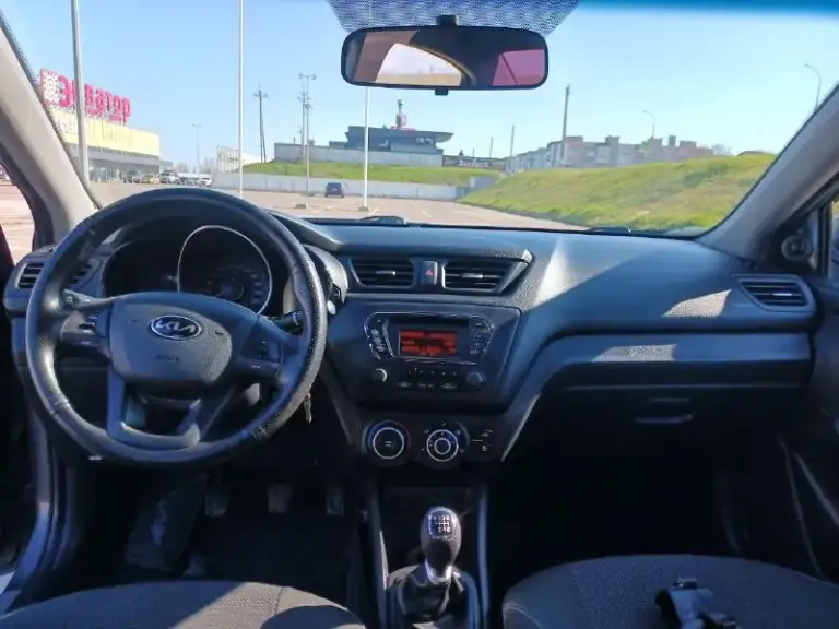 Продам kia rio 3 2013 г. В. , 1.4, 6ст мкпп. Авто в отличном техническом и косметическом состоянии, без дтп. Покупалась в салоне, за все время эксплуатации один владелец, пробег абсолютно реальный. Двигатель работает идеально, замена масла каждые 7-8 тыс. Км, масло не расходует ни капли. Заводская 5ст мкпп была заменена на оригинальную 6ст мкпп, чем уменьшили нагрузку на двигатель, работает идеально (с 5ст не сравнить). В салоне не курили, чистый и ухоженный. От авто не избавляюсь, торг обоснованный присутствует. Цена 1 000 000₽. Тел: +79496119159 всем удачных покупок и продаж!!! - фотография - 7