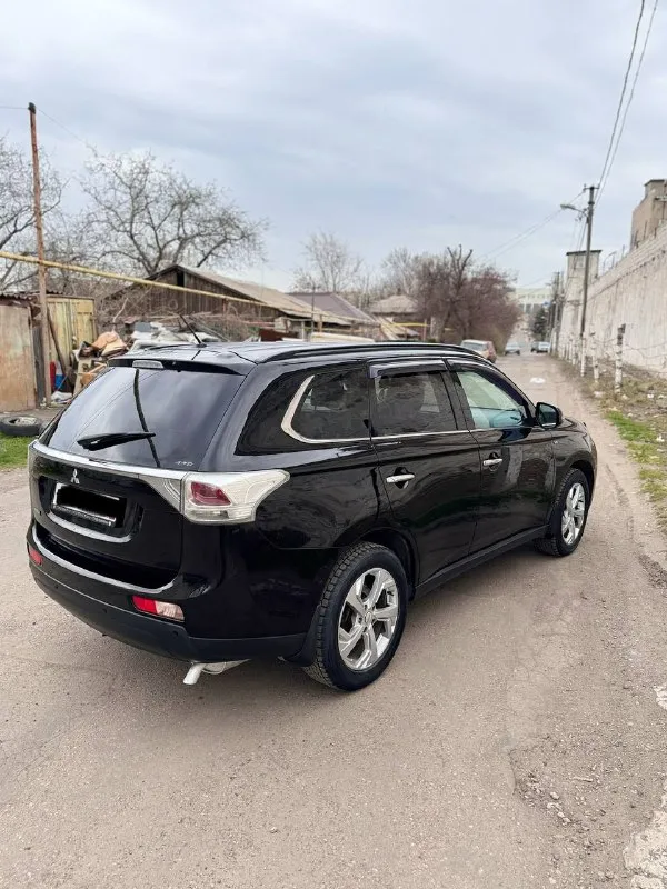 Продам mitsubishi outlander iii (gf), 2013 г. 3.0 v6, автомат aisin, 4wd с тремя режимами работы, в пред максимальной комплектации. Пробег 210000, второй хозяин.
Надёжная и редкая версия с атмосферным v6 3.0 и классическим автоматом aisin с пониженной передачей (не вариатор).
Кожаный салон, двухзонный климат-контроль, подогрев передних сидений, электрорегулирвака сидений, полный мульти руль, круиз контроль, мультимедия с bluetooth и usb, камера заднего вида, парктроники, дорогой лед свет, много электронных помощников. Проведено большое то, все технические жидкости новые, тормоза новые, новые свечи, передняя подвеска перебралась перед зимой, задняя сейчас, новый генератор, новый аккумулятор, новая топливная система полностью, двигатель коробка работают идеально.
Кузов без повреждений, косметика по возрасту. Расход 9 трасса, 11 город. Обслуживание максимально не дорогое, все запчасти всегда в наличии.
Один из самых надёжных outlander’ов в линейке, причина продажи личные обстоятельства от автомобиля не избавляюсь. Оформление через мрэо.
Техосмотр пройден.
Осмотр донецк центр.
Цена: 1 590 000.
+7 (949) 089-35-30 - фотография - 3
