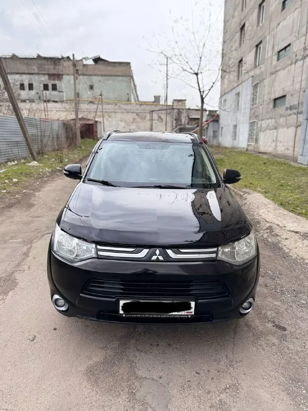 Продам mitsubishi outlander iii (gf), 2013 г. 3.0 v6, автомат aisin, 4wd с тремя режимами работы, в пред максимальной комплектации. Пробег 210000, второй хозяин.
Надёжная и редкая версия с атмосферным v6 3.0 и классическим автоматом aisin с пониженной передачей (не вариатор).
Кожаный салон, двухзонный климат-контроль, подогрев передних сидений, электрорегулирвака сидений, полный мульти руль, круиз контроль, мультимедия с bluetooth и usb, камера заднего вида, парктроники, дорогой лед свет, много электронных помощников. Проведено большое то, все технические жидкости новые, тормоза новые, новые свечи, передняя подвеска перебралась перед зимой, задняя сейчас, новый генератор, новый аккумулятор, новая топливная система полностью, двигатель коробка работают идеально.
Кузов без повреждений, косметика по возрасту. Расход 9 трасса, 11 город. Обслуживание максимально не дорогое, все запчасти всегда в наличии.
Один из самых надёжных outlander’ов в линейке, причина продажи личные обстоятельства от автомобиля не избавляюсь. Оформление через мрэо.
Техосмотр пройден.
Осмотр донецк центр.
Цена: 1 590 000.
+7 (949) 089-35-30 - фотография - 6