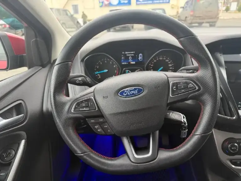 Продам ford focus 3 2011г. Двигатель 1.6, автомат
Пробег 150000
Полностью родная лкп
Цена 880000р
Зимняя резина 1н сезон в подарок
Тел 79495175866 - фотография - 3
