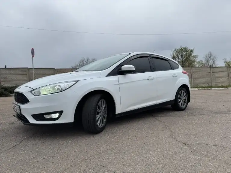 Продам хороший, обслуженный, дилерский ford focus 3 рестайлинг двигатель 1.6(125л. С) 🚗✨
Год выпуска 2017г. 📅
Родной пробег 161т. Км. 🛣
2 Владельца за все время 👥

Жирная комплектация с подогревом руля, сидений. В салоне работает каждая кнопочка, кондиционер холодит! ❄️ стоит дорогая андроид магнитола с камерой заднего вида 📹, дополнительно устанавливал саб буфер, шикарный звук с акустикой sony 🎵. Денег на машину не жалел! 💰 тех. Осмотр пройден, быстрая продажа. 🏁

Цена 900 000р, хороший торг! 💸 осмотр в городе донецк. 📍
Телефон для связи +79498477720 📞 - фотография - 5
