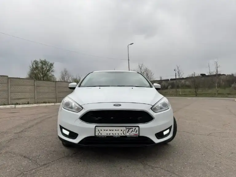 Продам хороший, обслуженный, дилерский ford focus 3 рестайлинг двигатель 1.6(125л. С) 🚗✨
Год выпуска 2017г. 📅
Родной пробег 161т. Км. 🛣
2 Владельца за все время 👥

Жирная комплектация с подогревом руля, сидений. В салоне работает каждая кнопочка, кондиционер холодит! ❄️ стоит дорогая андроид магнитола с камерой заднего вида 📹, дополнительно устанавливал саб буфер, шикарный звук с акустикой sony 🎵. Денег на машину не жалел! 💰 тех. Осмотр пройден, быстрая продажа. 🏁

Цена 900 000р, хороший торг! 💸 осмотр в городе донецк. 📍
Телефон для связи +79498477720 📞 - фотография - 6
