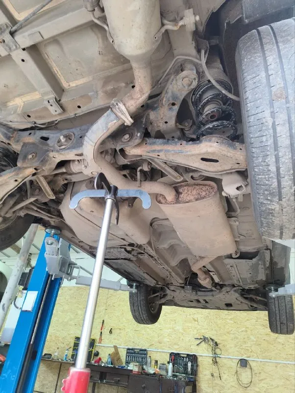Продам kia sorrento 2
2013 Года в эксплуатации с 2014
Двигатель 2.4 бензин, масло не расходует от слова совсем, едет бодро, акпп автомат, вся в родном окрасе кроме заднего бампера.
За машиной следил денег не жалел, видела всего одну зиму, так как сам работаю вахтами по 7-8 месяцев, машина стоит в теплом гараже, в придачу отдам комплект зимних колёс на дисках (проездили всего одну зиму).
За машину не стыдно, любые проверки на любом сто, все жидкостя поменяны, сел и поехал!
По всем вопросам звоните по номеру+79148655125
Машина находится в макеевке, в владении пять лет, от машины не избавляясь, приобрел другое авто эта стоит в гараже без дела, цена 1.550000 - фотография - 10