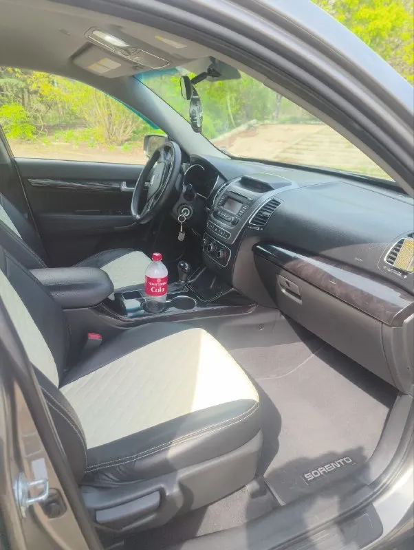 Продам kia sorrento 2
2013 Года в эксплуатации с 2014
Двигатель 2.4 бензин, масло не расходует от слова совсем, едет бодро, акпп автомат, вся в родном окрасе кроме заднего бампера.
За машиной следил денег не жалел, видела всего одну зиму, так как сам работаю вахтами по 7-8 месяцев, машина стоит в теплом гараже, в придачу отдам комплект зимних колёс на дисках (проездили всего одну зиму).
За машину не стыдно, любые проверки на любом сто, все жидкостя поменяны, сел и поехал!
По всем вопросам звоните по номеру+79148655125
Машина находится в макеевке, в владении пять лет, от машины не избавляясь, приобрел другое авто эта стоит в гараже без дела, цена 1.550000 - фотография - 6