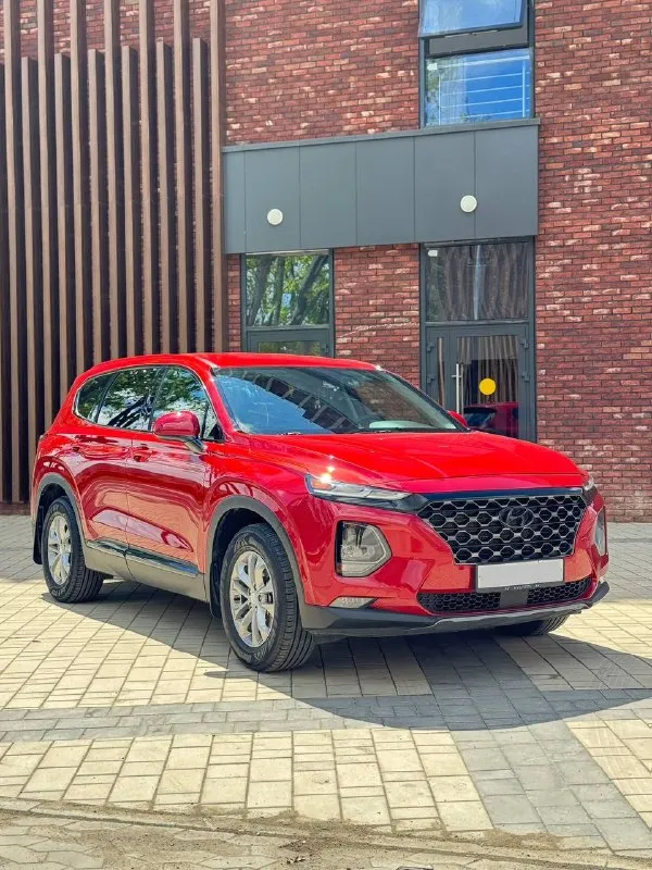 Продам свою машину santa fe 2019 2wd, двигатель 2.4л/бензин, акпп 8ми ступенчатая (не робот), пробег 61900км.
Состояние авто отличное- сел и поехал. Перед продажей сделано то.
Комплектация:
Бесключевой доступ, цифровая приборная панель, запуск с кнопки start, три режима езды, адаптивный круиз контроль, система контроля слепых зон, экстренное торможение, обнаружение пешеходов, удержание в полосе, автоматический свет, регулировка фар по высоте, противотуманные фары, электрорегулировка зеркал и подогрев, кондиционер, камера заднего вида, электроручник, apple carplay, android avto, подогрев сидений, электрорегулировка водительского сиденья, датчик давления шин.
Установлена сигнализация starline с автозапуском, управлением со смартфона, 2 метки+gps с возможность отслеживания с телефона.
На автомобиле все стекла родные, так же сделан антихром в круг.
С авто отдам 2 комплекта ковриков и 2 комплекта колес. Техосмотр пройден.
Цена 2,9млн. Торг!
Тел. +79590108778
+79613253324 - фотография - 1