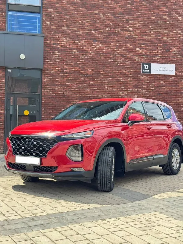 Продам свою машину santa fe 2019 2wd, двигатель 2.4л/бензин, акпп 8ми ступенчатая (не робот), пробег 61900км.
Состояние авто отличное- сел и поехал. Перед продажей сделано то.
Комплектация:
Бесключевой доступ, цифровая приборная панель, запуск с кнопки start, три режима езды, адаптивный круиз контроль, система контроля слепых зон, экстренное торможение, обнаружение пешеходов, удержание в полосе, автоматический свет, регулировка фар по высоте, противотуманные фары, электрорегулировка зеркал и подогрев, кондиционер, камера заднего вида, электроручник, apple carplay, android avto, подогрев сидений, электрорегулировка водительского сиденья, датчик давления шин.
Установлена сигнализация starline с автозапуском, управлением со смартфона, 2 метки+gps с возможность отслеживания с телефона.
На автомобиле все стекла родные, так же сделан антихром в круг.
С авто отдам 2 комплекта ковриков и 2 комплекта колес. Техосмотр пройден.
Цена 2,9млн. Торг!
Тел. +79590108778
+79613253324 - фотография - 2