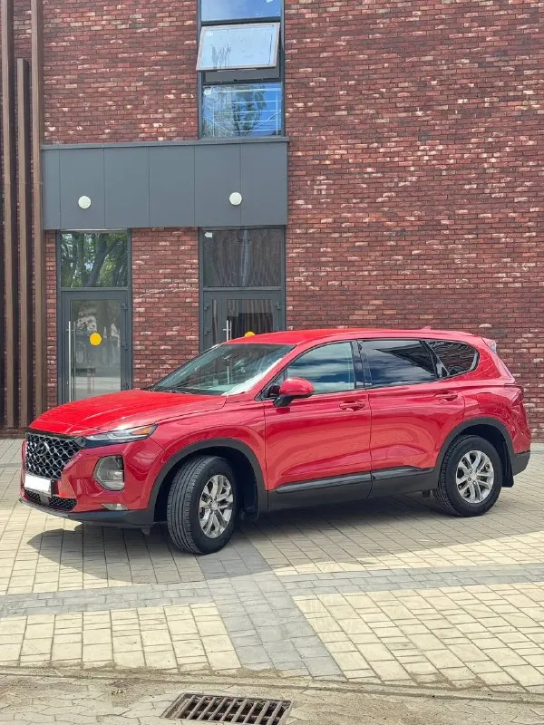 Продам свою машину santa fe 2019 2wd, двигатель 2.4л/бензин, акпп 8ми ступенчатая (не робот), пробег 61900км.
Состояние авто отличное- сел и поехал. Перед продажей сделано то.
Комплектация:
Бесключевой доступ, цифровая приборная панель, запуск с кнопки start, три режима езды, адаптивный круиз контроль, система контроля слепых зон, экстренное торможение, обнаружение пешеходов, удержание в полосе, автоматический свет, регулировка фар по высоте, противотуманные фары, электрорегулировка зеркал и подогрев, кондиционер, камера заднего вида, электроручник, apple carplay, android avto, подогрев сидений, электрорегулировка водительского сиденья, датчик давления шин.
Установлена сигнализация starline с автозапуском, управлением со смартфона, 2 метки+gps с возможность отслеживания с телефона.
На автомобиле все стекла родные, так же сделан антихром в круг.
С авто отдам 2 комплекта ковриков и 2 комплекта колес. Техосмотр пройден.
Цена 2,9млн. Торг!
Тел. +79590108778
+79613253324 - фотография - 3