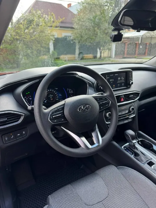 Продам свою машину santa fe 2019 2wd, двигатель 2.4л/бензин, акпп 8ми ступенчатая (не робот), пробег 61900км.
Состояние авто отличное- сел и поехал. Перед продажей сделано то.
Комплектация:
Бесключевой доступ, цифровая приборная панель, запуск с кнопки start, три режима езды, адаптивный круиз контроль, система контроля слепых зон, экстренное торможение, обнаружение пешеходов, удержание в полосе, автоматический свет, регулировка фар по высоте, противотуманные фары, электрорегулировка зеркал и подогрев, кондиционер, камера заднего вида, электроручник, apple carplay, android avto, подогрев сидений, электрорегулировка водительского сиденья, датчик давления шин.
Установлена сигнализация starline с автозапуском, управлением со смартфона, 2 метки+gps с возможность отслеживания с телефона.
На автомобиле все стекла родные, так же сделан антихром в круг.
С авто отдам 2 комплекта ковриков и 2 комплекта колес. Техосмотр пройден.
Цена 2,9млн. Торг!
Тел. +79590108778
+79613253324 - фотография - 6