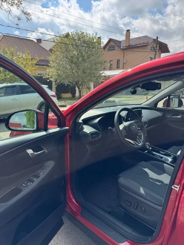 Продам свою машину santa fe 2019 2wd, двигатель 2.4л/бензин, акпп 8ми ступенчатая (не робот), пробег 61900км.
Состояние авто отличное- сел и поехал. Перед продажей сделано то.
Комплектация:
Бесключевой доступ, цифровая приборная панель, запуск с кнопки start, три режима езды, адаптивный круиз контроль, система контроля слепых зон, экстренное торможение, обнаружение пешеходов, удержание в полосе, автоматический свет, регулировка фар по высоте, противотуманные фары, электрорегулировка зеркал и подогрев, кондиционер, камера заднего вида, электроручник, apple carplay, android avto, подогрев сидений, электрорегулировка водительского сиденья, датчик давления шин.
Установлена сигнализация starline с автозапуском, управлением со смартфона, 2 метки+gps с возможность отслеживания с телефона.
На автомобиле все стекла родные, так же сделан антихром в круг.
С авто отдам 2 комплекта ковриков и 2 комплекта колес. Техосмотр пройден.
Цена 2,9млн. Торг!
Тел. +79590108778
+79613253324 - фотография - 7