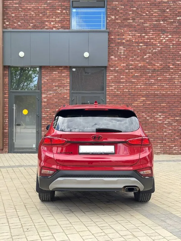 Продам свою машину santa fe 2019 2wd, двигатель 2.4л/бензин, акпп 8ми ступенчатая (не робот), пробег 61900км.
Состояние авто отличное- сел и поехал. Перед продажей сделано то.
Комплектация:
Бесключевой доступ, цифровая приборная панель, запуск с кнопки start, три режима езды, адаптивный круиз контроль, система контроля слепых зон, экстренное торможение, обнаружение пешеходов, удержание в полосе, автоматический свет, регулировка фар по высоте, противотуманные фары, электрорегулировка зеркал и подогрев, кондиционер, камера заднего вида, электроручник, apple carplay, android avto, подогрев сидений, электрорегулировка водительского сиденья, датчик давления шин.
Установлена сигнализация starline с автозапуском, управлением со смартфона, 2 метки+gps с возможность отслеживания с телефона.
На автомобиле все стекла родные, так же сделан антихром в круг.
С авто отдам 2 комплекта ковриков и 2 комплекта колес. Техосмотр пройден.
Цена 2,9млн. Торг!
Тел. +79590108778
+79613253324 - фотография - 8