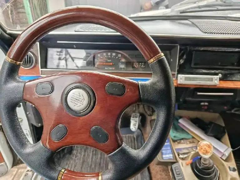 Продам газ, 24 "волга", белого цвета, 1974 года выпуска, пробег 110 000 километров. Автомобиль в отличном состоянии, один собственник в птс. Объем двигателя - 2,4 литра, мощность - 95 лошадиных сил, тип двигателя - бензиновый, коробка передач - механическая, привод - задний, установлено газобалонное оборудование.
Газ, 24 "волга"- это классический автомобиль, который стал символом советской эпохи. Он обладает высокой надежностью и долговечностью, а также привлекательным дизайном. Белый цвет делает автомобиль особенно элегантным и стильным.
Автомобиль прошел все необходимые проверки и готов к эксплуатации. Состояние отличное, двигатель работает без нареканий, коробка передач переключается плавно, подвеска не стучит. Пробег автомобиля небольшой, что говорит о его хорошем состоянии. Машина не была в дтп, кузов в родной краске.
Цена 350000, +79495147153
📲 Tg: @yuliya_on1983
📞 Звоните: +7(949)5147153 - фотография - 4