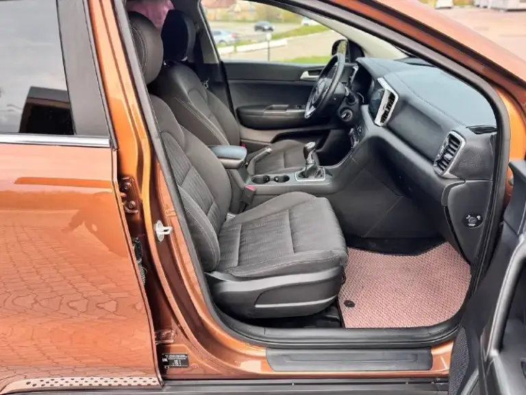 🚗
Kia sportage 2016 2.0 бензин | 120 000 км
Пробег родной
Автотека зелень выезжай на осмотр ☝️
Стильный и надёжный кроссовер в отличном состоянии. Машина ухоженная, обслуживалась вовремя, вложений не требует.
Кузов в хорошем состоянии, без дтп.
Был косметический окрас одной детали — задняя правая дверь (вторичный окрас 160–170 микрон, без шпаклёвки — всё честно).
Остальное все в родном окрасе
Двигатель 2.0 бензин — простой и надёжный, работает идеально.
Коробка и ходовая без нареканий — едет мягко, ничего не стучит.
Салон чистый, аккуратный, без износа.
Автомобиль выглядит так же хорошо, как и на фото — не стыдно показать.
Юридически чистый, без ограничений.
Отличный вариант для тех, кто ищет живой sportage без скрытых проблем.
+79895435743
+79495095858
Возможен обмен
Цена 1 6
Цена: 1695000 ₽
📲 Tg: николай н а
📞 🇷🇺 Звоните: +79495095858

Авторынок днр донецк - фотография - 8
