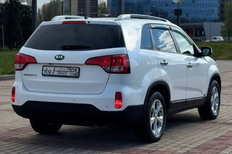Kia sorento
2014 Год
Двигатель 2.4 бензин
Коробка автомат
Пробег 174тыс. Км

Автомобиль в отличном состоянии,
Авто обслужен от и до,
Вложения не требует не какого от слова совсем !

Комплектация
Электропривод зеркал
Полный привод
Помощь при спуске
Круизконтроль
Мультируль
Без ключевой доступ
Запуск старт stop
Камера заднего вида
Климат контроль двух зоны
Подогрев сидений
Подогрев зеркал
Подогрев дворников
Подогрев руля
Антибликовое зеркало
Датчик света
Датчик дождя
Два ключа
Abs
Esp
Airbag
Бортовой компьютер
Четыре стеклоподъемника

С документами все в полном порядке,
Продажа с полным переоформлением в гаи

Г. Донецк
Цена 1.570.000
Звоните остальное по тел.
+79496447942
Возможно продажа в кредит - фотография - 4
