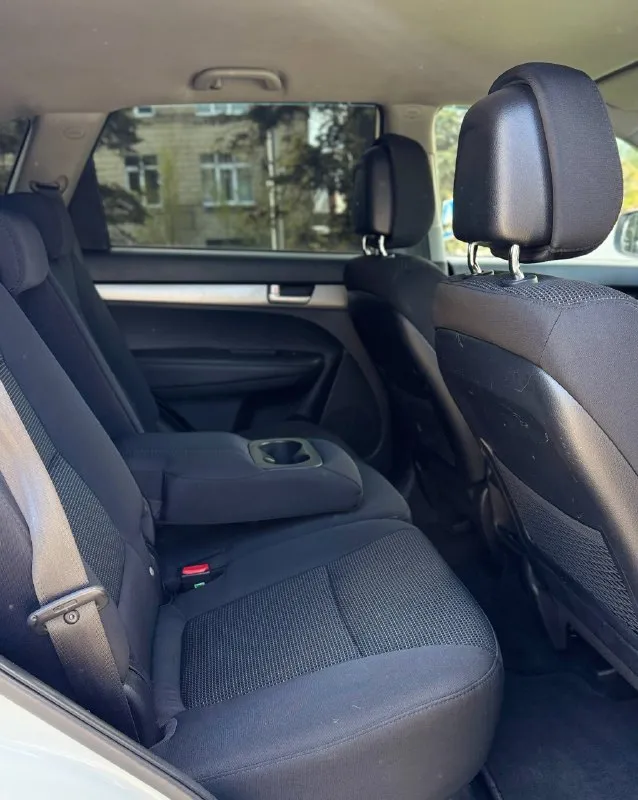 Kia sorento
2014 Год
Двигатель 2.4 бензин
Коробка автомат
Пробег 174тыс. Км

Автомобиль в отличном состоянии,
Авто обслужен от и до,
Вложения не требует не какого от слова совсем !

Комплектация
Электропривод зеркал
Полный привод
Помощь при спуске
Круизконтроль
Мультируль
Без ключевой доступ
Запуск старт stop
Камера заднего вида
Климат контроль двух зоны
Подогрев сидений
Подогрев зеркал
Подогрев дворников
Подогрев руля
Антибликовое зеркало
Датчик света
Датчик дождя
Два ключа
Abs
Esp
Airbag
Бортовой компьютер
Четыре стеклоподъемника

С документами все в полном порядке,
Продажа с полным переоформлением в гаи

Г. Донецк
Цена 1.570.000
Звоните остальное по тел.
+79496447942
Возможно продажа в кредит - фотография - 9