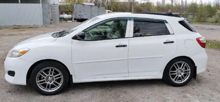Продам тойота матрикс 2009 года, двигатель 1.8, коробка передач автомат, пробег 215 тыс, масла поменяны, ходовая без нареканий, установлена хорошая магнитола с интернетом, сигнализация пандора с автозапуском, тел. +79495125214, цена: 950.000 руб. - фотография - 2