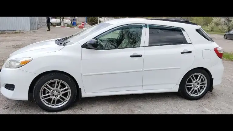 Продам тойота матрикс 2009 года, двигатель 1.8, коробка передач автомат, пробег 215 тыс, масла поменяны, ходовая без нареканий, установлена хорошая магнитола с интернетом, сигнализация пандора с автозапуском, тел. +79495125214, цена: 950.000 руб. - фотография - 4