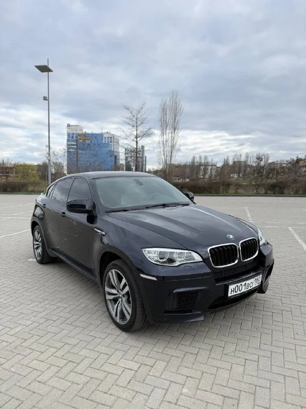 🔥 Горячий лот! 🔥 bmw x6 m (e71) — мощь, стиль и адреналин в одном флаконе!
Представьте: вы за рулём этого красавца, под капотом рычит мощный мотор, а все взгляды прикованы к вам. Этот x6 m — не просто автомобиль, это заявление!
Что делает его особенным:
Пробег всего 90 000 км — машина почти новая!
Без дтп и окраски — кузов в заводском состоянии, всё родное.
Реальная история обслуживания — всё делалось вовремя, есть документы.
Полный фарш: m‑пакет, спорт‑сиденья, проекция, камеры, звук — всё, что нужно для удовольствия за рулём.
Готов к любым приключениям — полный привод xdrive не подведёт ни в городе, ни на трассе.
За рулём вы почувствуете настоящую мощь и управляемость, которой славится m‑серия. Это не просто транспорт — это эмоции!
Цена: 2.750000руб. Реальному покупателю — разумный торг.
Не упустите шанс стать владельцем этого красавца! Звоните прямо сейчас: или пишите. Осмотр по адресу:.
Готов ответить на все вопросы и организовать тест‑драйв!
📞 Звоните: +7(949)3343331 - фотография - 4