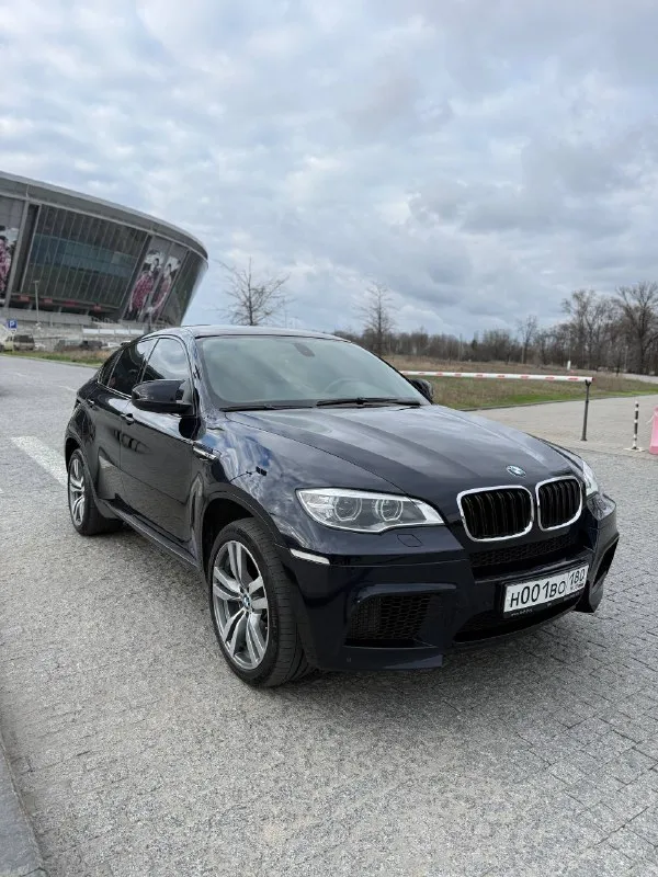 🔥 Горячий лот! 🔥 bmw x6 m (e71) — мощь, стиль и адреналин в одном флаконе!
Представьте: вы за рулём этого красавца, под капотом рычит мощный мотор, а все взгляды прикованы к вам. Этот x6 m — не просто автомобиль, это заявление!
Что делает его особенным:
Пробег всего 90 000 км — машина почти новая!
Без дтп и окраски — кузов в заводском состоянии, всё родное.
Реальная история обслуживания — всё делалось вовремя, есть документы.
Полный фарш: m‑пакет, спорт‑сиденья, проекция, камеры, звук — всё, что нужно для удовольствия за рулём.
Готов к любым приключениям — полный привод xdrive не подведёт ни в городе, ни на трассе.
За рулём вы почувствуете настоящую мощь и управляемость, которой славится m‑серия. Это не просто транспорт — это эмоции!
Цена: 2.750000руб. Реальному покупателю — разумный торг.
Не упустите шанс стать владельцем этого красавца! Звоните прямо сейчас: или пишите. Осмотр по адресу:.
Готов ответить на все вопросы и организовать тест‑драйв!
📞 Звоните: +7(949)3343331 - фотография - 6