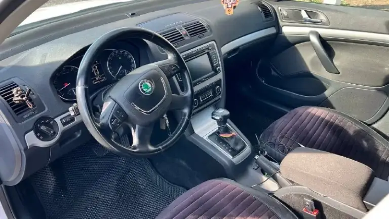 Skoda octavia a 5 2012 года выпуска без единого подкраса, без дтп! Мотор 1,8 tsi ( без масложора) коробка автомат (aisin) пробег 148 тысяч км оригинал !!! Птс оригинал ( 3 хозяина ) 2 ключа, 2 комплекта колёс на дисках! 2 ключа ! Датчик света, дождя, круиз, мультируль, музыка bolero! Установлена дорогая сигнализация с gsm модулем, автозапуск! Замена масла каждые 5 тыс км лью только bardahl! Последнее то 2 тыс км назад ( полная замена масла в коробке, масло двс, все фильтра в круг, опорные подшипники). Повторюсь машина полностью обслужена и не требует никаких вложений !!! Осмотр г. Макеевка цена 1 млн 320 тысяч +7949-322-97-79 p. S. Кому дорого, не тратьте ни свое ни мое время !!!
📞 Звоните: +7(949)3229779 - фотография - 6