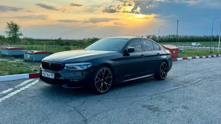 Продам bmw 540d xdrive (3 литра 320л. С. , полный привод), 2019 г. В.
Цена: 4,790,000₽ торг.
Пробег 98 тыс. Км. Во владении с июня 23 года, есть bmw air (данные машины в германии, пробег, комплектация). Автомобиль целый, без дтп и окрасов, все стекла заводские.
Машина вся оклеена в бронепленку (shadow guard) и покрыта керамикой (krytex), также оклеены глянцевые элементы в салоне и монитор мультимедиа с приборной панелью. Два комплекта оригинальных ковров.
Немного о комплектации:
- Адаптивные led фары
- Датчики мертвых зон
- Проекция на лобовое
- 4-Х зонный климат
- Подогрев/вентиляция, память передних сидений
- Подогрев задних сидений
- Ломающиеся спинки передних сидений
- Электропривод крышки багажника (+открытие взмахом ноги)
- Заводской м пакет
- Адаптивный круиз контроль, удержание в полосе
- Датчик дождя/света
- Парктроник 360
- Камера заднего вида
- Заводской shadow line
- Тормоза м performance
Автомобиль обс
📲 Tg: виталий
📞 Звоните: +7(949)3509152 - фотография - 1