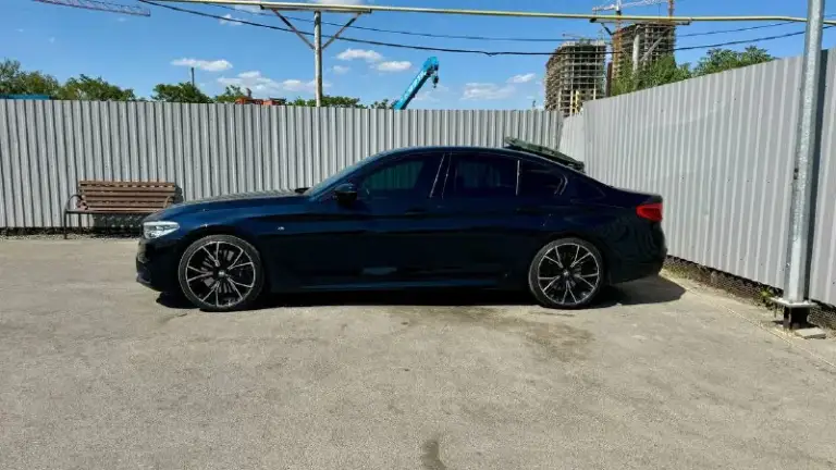 Продам bmw 540d xdrive (3 литра 320л. С. , полный привод), 2019 г. В.
Цена: 4,790,000₽ торг.
Пробег 98 тыс. Км. Во владении с июня 23 года, есть bmw air (данные машины в германии, пробег, комплектация). Автомобиль целый, без дтп и окрасов, все стекла заводские.
Машина вся оклеена в бронепленку (shadow guard) и покрыта керамикой (krytex), также оклеены глянцевые элементы в салоне и монитор мультимедиа с приборной панелью. Два комплекта оригинальных ковров.
Немного о комплектации:
- Адаптивные led фары
- Датчики мертвых зон
- Проекция на лобовое
- 4-Х зонный климат
- Подогрев/вентиляция, память передних сидений
- Подогрев задних сидений
- Ломающиеся спинки передних сидений
- Электропривод крышки багажника (+открытие взмахом ноги)
- Заводской м пакет
- Адаптивный круиз контроль, удержание в полосе
- Датчик дождя/света
- Парктроник 360
- Камера заднего вида
- Заводской shadow line
- Тормоза м performance
Автомобиль обс
📲 Tg: виталий
📞 Звоните: +7(949)3509152 - фотография - 3