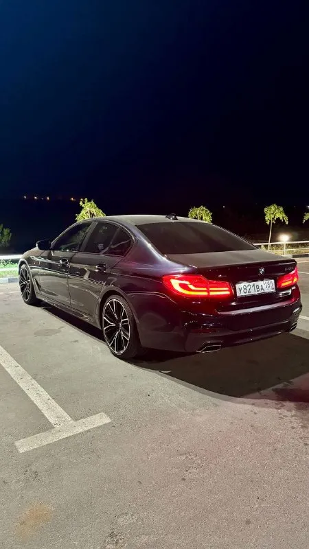 Продам bmw 540d xdrive (3 литра 320л. С. , полный привод), 2019 г. В.
Цена: 4,790,000₽ торг.
Пробег 98 тыс. Км. Во владении с июня 23 года, есть bmw air (данные машины в германии, пробег, комплектация). Автомобиль целый, без дтп и окрасов, все стекла заводские.
Машина вся оклеена в бронепленку (shadow guard) и покрыта керамикой (krytex), также оклеены глянцевые элементы в салоне и монитор мультимедиа с приборной панелью. Два комплекта оригинальных ковров.
Немного о комплектации:
- Адаптивные led фары
- Датчики мертвых зон
- Проекция на лобовое
- 4-Х зонный климат
- Подогрев/вентиляция, память передних сидений
- Подогрев задних сидений
- Ломающиеся спинки передних сидений
- Электропривод крышки багажника (+открытие взмахом ноги)
- Заводской м пакет
- Адаптивный круиз контроль, удержание в полосе
- Датчик дождя/света
- Парктроник 360
- Камера заднего вида
- Заводской shadow line
- Тормоза м performance
Автомобиль обс
📲 Tg: виталий
📞 Звоните: +7(949)3509152 - фотография - 4