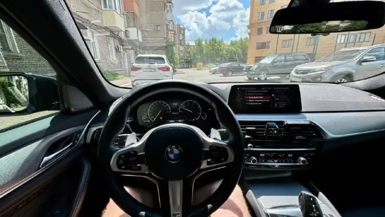 Продам bmw 540d xdrive (3 литра 320л. С. , полный привод), 2019 г. В.
Цена: 4,790,000₽ торг.
Пробег 98 тыс. Км. Во владении с июня 23 года, есть bmw air (данные машины в германии, пробег, комплектация). Автомобиль целый, без дтп и окрасов, все стекла заводские.
Машина вся оклеена в бронепленку (shadow guard) и покрыта керамикой (krytex), также оклеены глянцевые элементы в салоне и монитор мультимедиа с приборной панелью. Два комплекта оригинальных ковров.
Немного о комплектации:
- Адаптивные led фары
- Датчики мертвых зон
- Проекция на лобовое
- 4-Х зонный климат
- Подогрев/вентиляция, память передних сидений
- Подогрев задних сидений
- Ломающиеся спинки передних сидений
- Электропривод крышки багажника (+открытие взмахом ноги)
- Заводской м пакет
- Адаптивный круиз контроль, удержание в полосе
- Датчик дождя/света
- Парктроник 360
- Камера заднего вида
- Заводской shadow line
- Тормоза м performance
Автомобиль обс
📲 Tg: виталий
📞 Звоните: +7(949)3509152 - фотография - 9