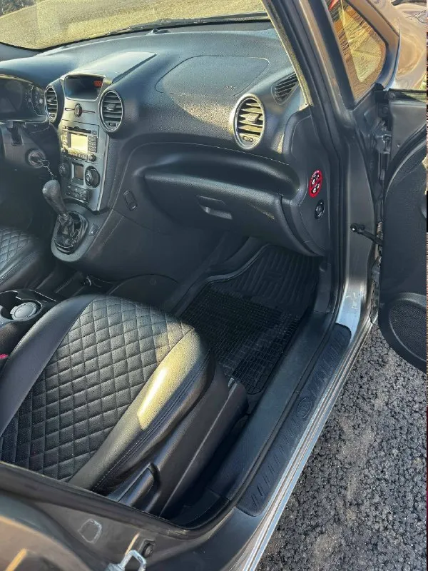 Продам kia carens 2011 📮 город: горловка 📊 пробег: 237 тыс ⛽ двигатель (тип, объем, мощность): 2.0 мт (145 л. С. ) 🔧 тип кпп: механика 👨‍⚖ владельцев в птс: 2 ( хозяин 1, наследство ) 💶 цена: 899 тыс 📝 описание: корейская сборка, птс оригинал, 100% заводской окрас, без дтп и страховых расчетов. Готов к любым проверкам, 237 000 км — честный, не скручен. Двигатель и кпп обслужены, работают без нареканий, проверено апрель 2026 (официально вписано в птс!). Диагностическая карта пройдена апрель 2026 г. Машина ровная, живая и очень ухоженная. 2 комплекта дисков/резины. Если ищете машину «для себя», чтобы ездить, а не чинить — звоните. Обоснованный торг у машины. Таких машин на рынке единицы. ☎ контактный телефон: +79494811256 или пишите в лс
📞 Звоните: +7(949)4811256 - фотография - 4