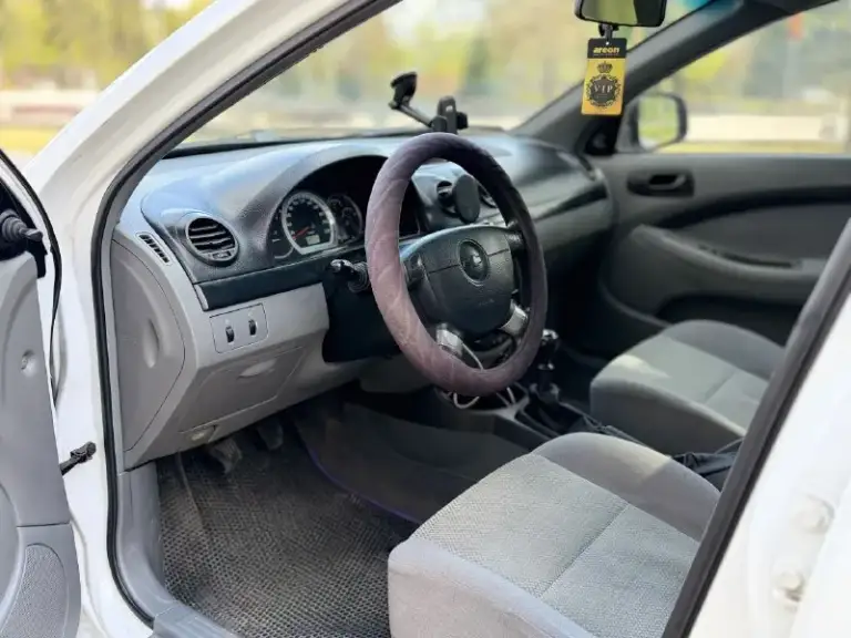 Продаётся chevrolet lacetti — надёжный и ухоженный автомобиль

Основные характеристики:
* Год выпуска: 2010
* Двигатель: 1.4 л (бензин)
* Коробка передач: механика
* Состояние: отличное, не требует вложений
* Комплектация: кондиционер, гидроусилитель руля

Описание:
Автомобиль в отличном техническом состоянии. Двигатель работает ровно, коробка передач переключается четко, без посторонних шумов. Кузов без серьезных дефектов, салон чистый и ухоженный. Машина полностью обслужена и готова к эксплуатации.

Документы:
Полный порядок, всё чисто.

Цена:
530 000 ₽

Контакты для связи:
☎ Телефон / whatsapp / telegram:
📞 +7 (949) 910-02-20
📞 +7 (909) 408-88-98 - фотография - 7