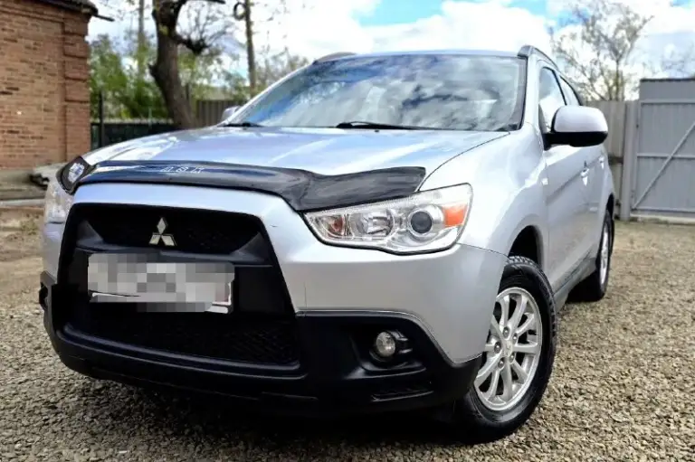 Продаю автомобиль mitsubishi asx 2011 года в отличном состоянии для своих лет. Один владелец с момента покупки. Без дтп родной пробег 200000. По кузову как на фото гнили ржавчины нет. Мотор 1.6 механика. Два комплекта ключей. То проходила во время по регламенту. Есть сервисная книжка, заказ наряды. Салон чистый ухоженный. По тех. Части в данный момент вложений не требует. Продажа с полным переоформлением. Юридически чист. Осмотр г. Донецк звонить по номеру телефона +79490881846 или пишите в телеграмм если нет связи. Цена 1070000. - фотография - 3