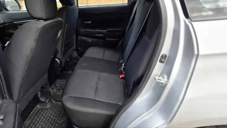 Продаю автомобиль mitsubishi asx 2011 года в отличном состоянии для своих лет. Один владелец с момента покупки. Без дтп родной пробег 200000. По кузову как на фото гнили ржавчины нет. Мотор 1.6 механика. Два комплекта ключей. То проходила во время по регламенту. Есть сервисная книжка, заказ наряды. Салон чистый ухоженный. По тех. Части в данный момент вложений не требует. Продажа с полным переоформлением. Юридически чист. Осмотр г. Донецк звонить по номеру телефона +79490881846 или пишите в телеграмм если нет связи. Цена 1070000. - фотография - 8