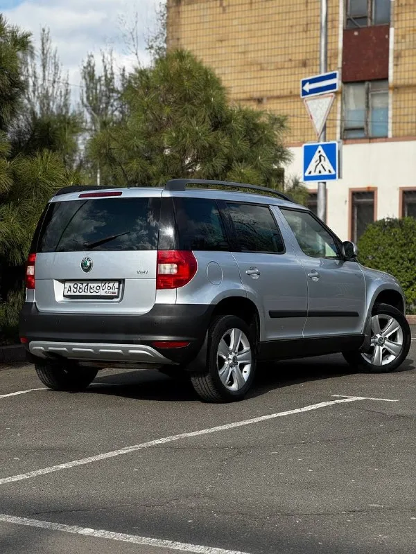 Skoda yeti 1.2 tsi dsg 2011 г. В.
Компакт-кроссовер с турбо мотором в идеальном состоянии
Родном окрасе и минимальным пробегом 79000км
Салон как в новом авто!!!
За весь период 2 владельца, последние 10 лет владела женщина!!!
В максимальной комплектации
-Подогрев сидений/зеркал/форсунок омывателя
-Двухзонный климат-контроль
-Хорошая штатная мультимедиа balero (aux/ bt) 8 динамиков
-Датчик света и дождя
-Круиз контроль
-Задний парктроник
-Серво/мульти руль
-Зеркало с авто затемнением
-Полный бортовой компьютер
-Подсветка поворотов
-Подсветка в зеркалах
-Заводская тонировка
-Задний ряд сидений-трансформер
-Два комплекта ключей
-Оригинальные диски r17
-Сигнализация starline с автозапуском
По авто сделано очень большое то /замена цепи грм/масла фильтра/обслужено dsg
Автомобиль полностью готов к долгой, без проблемной эксплуатации!!!
Торг у капота!!!
Цена 785 тыс. Руб
Тг, вотсап +79493811593
Звоните +79495082418(max)
📲 Tg: @kloyastarlink
📞 Звоните: +7(949)3811593 - фотография - 3